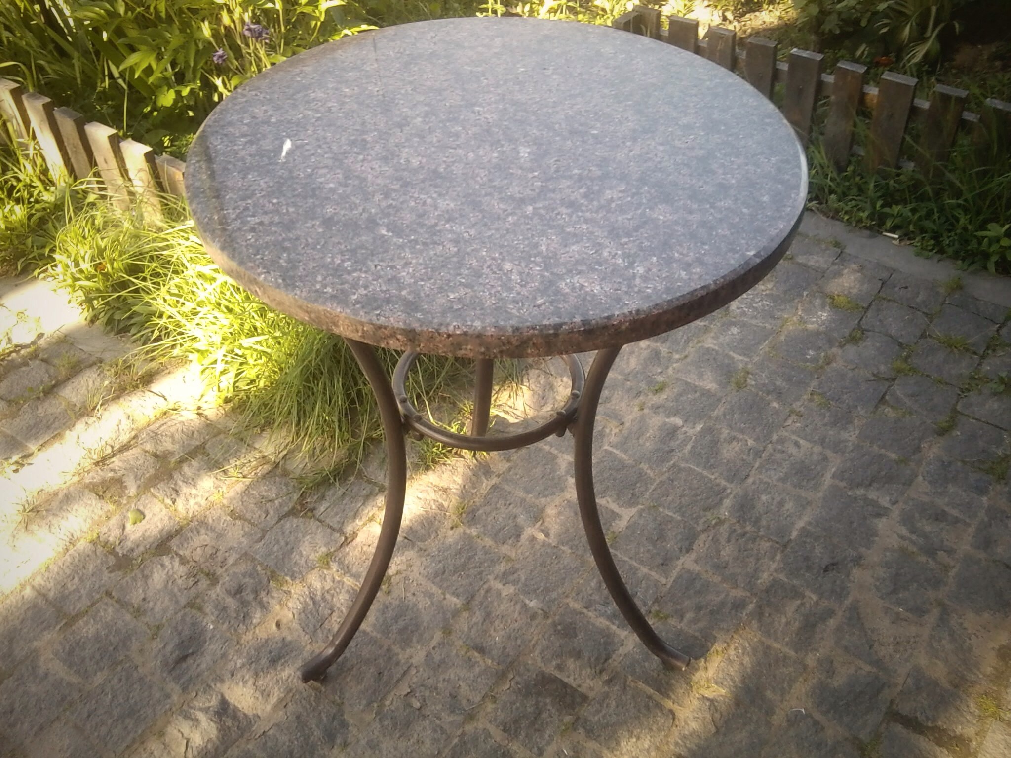 стол гранитный